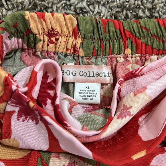 NWOT Floral two-piece set with a short in red with pink and orange flowers. - Picture 3 of 7